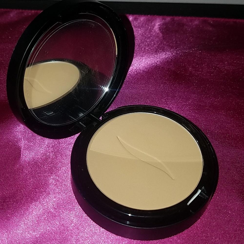 Sephora Matte  Powder Foundation Warm Tan 42
